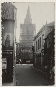 0101-01 Jacobstoren, restauratie; toren in de steigers, zijde Meddosestraat